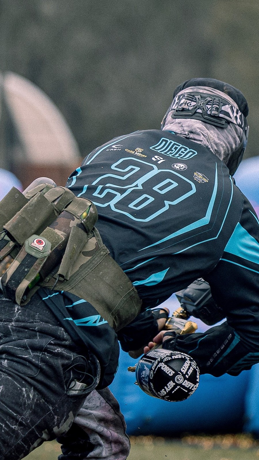 Diego diving between bunkers on the break